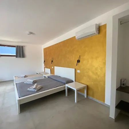 Casa Vacanze Alba Oda ve Kahvaltı Loceri